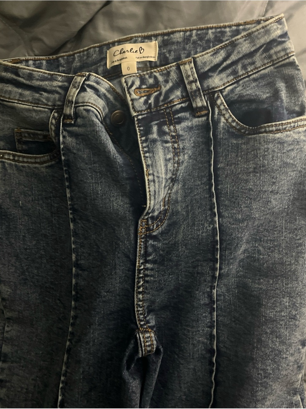 Charlie B Medium Blue Crop Pintuck Jeans with Cuff Hem size 0 - Picture 5 of 7